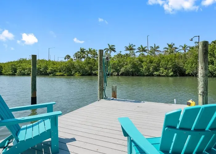 Ferienhaus Stunning Waterfront Pool Walk To & Restaurants Large Private Pool