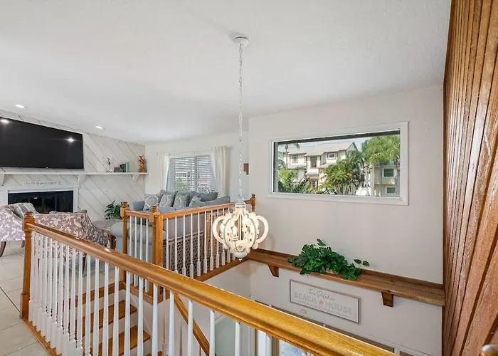 Stunning Waterfront Pool Walk To & Restaurants Large Private Pool