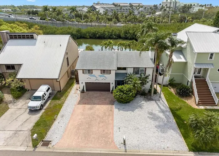 Stunning Waterfront Pool Walk To & Restaurants Large Private Pool * Clearwater Beach