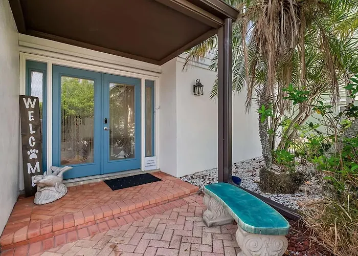 Ferienhaus Stunning Waterfront Pool Walk To & Restaurants Large Private Pool