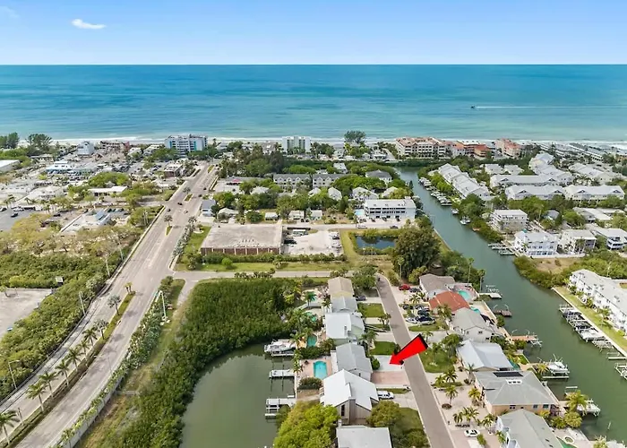 Ferienhaus Stunning Waterfront Pool Walk To & Restaurants Large Private Pool *