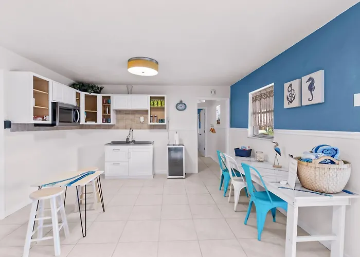 Stunning Waterfront Pool Walk To & Restaurants Large Private Pool * Clearwater Beach
