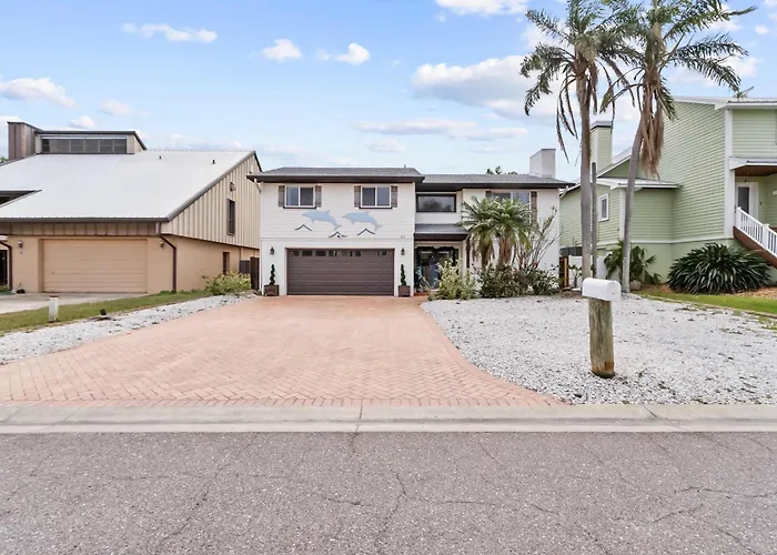 Stunning Waterfront Pool Walk To & Restaurants Large Private Pool * Clearwater Beach